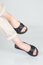 Rahat Taban Düz Siyah Kadın Sandalet S-22190 Kadın Düz Sandalet Carla Bella Carla Bella S-22190 22y