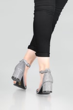 Tek Bant Günlük 5 cm Topuklu Platin Simli Kadın Ayakkabı SR-T05 Kadın Alçak Topuklu Carla Bella CARLA BELLA SR-T05 21K