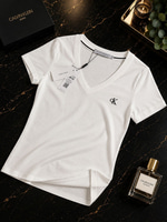 CLVN BEYAZ V YAKA NAKIŞLI KADIN TSHIRT