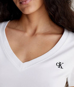 CLVN BEYAZ V YAKA NAKIŞLI KADIN TSHIRT