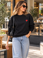 KADIN YUVARLAK YAKA  KALP NAKIŞ DETAYLI SWEATSHIRT SİYAH RENGİ 