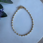 Beyaz Boncuklu Gold Detaylı Halhal