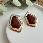 Kahve Taşlı Gold Altıgen Çerçeveli Küpe