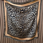 Kenarları Desenli Krem Leopar Desen Fular (70x70)