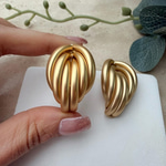 Mat Gold Banana Küpe