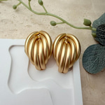 Mat Gold Banana Küpe