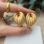 Mat Gold Banana Küpe