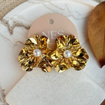 Ortası İnci Gold Çiçek Küpe