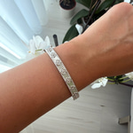 Taşlı Yonca Damgalı Silver Kelepçe