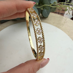 Yonca Şekilli Taşlı Kelepçe (Gold)