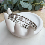 Yonca Şekilli Taşlı Kelepçe (Silver)