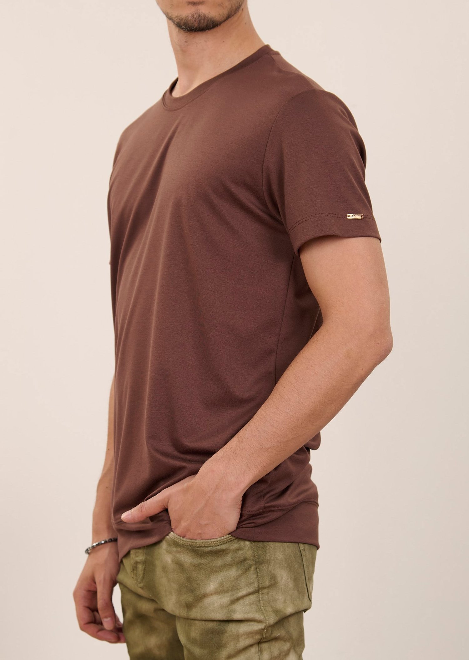 Acı Kahve İnterlok Metal Logo Detaylı Bisiklet Yaka T-Shirt