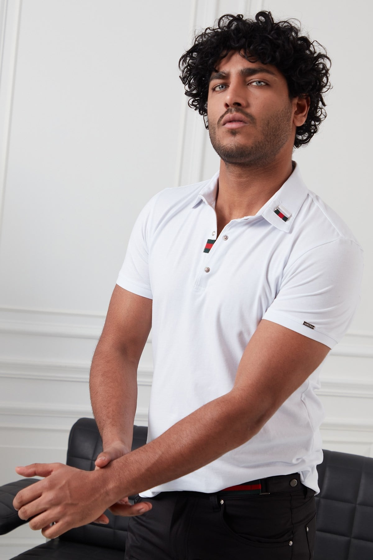 Aksesuarlı Polo Yaka Siyah T-Shirt