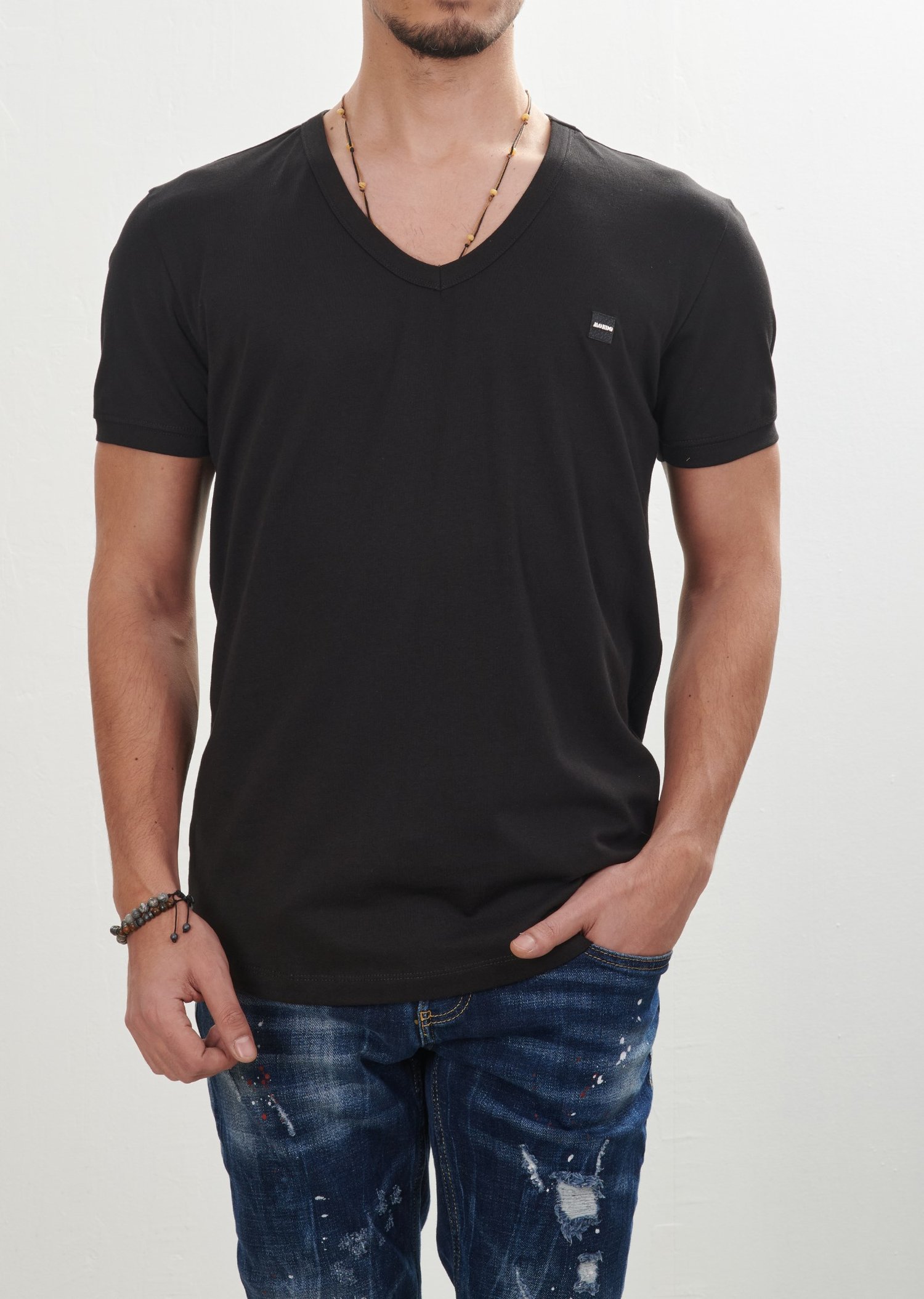 Basic Derin Yaka T-Shirt