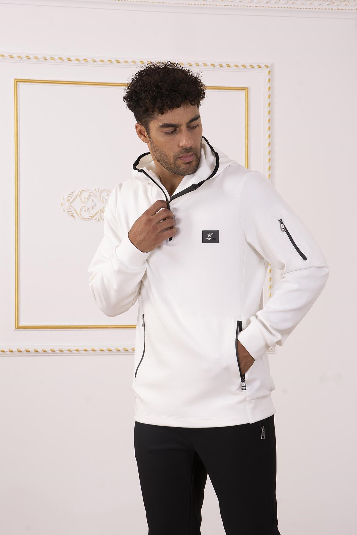 Beyaz Kapüşonlu Sweatshirt