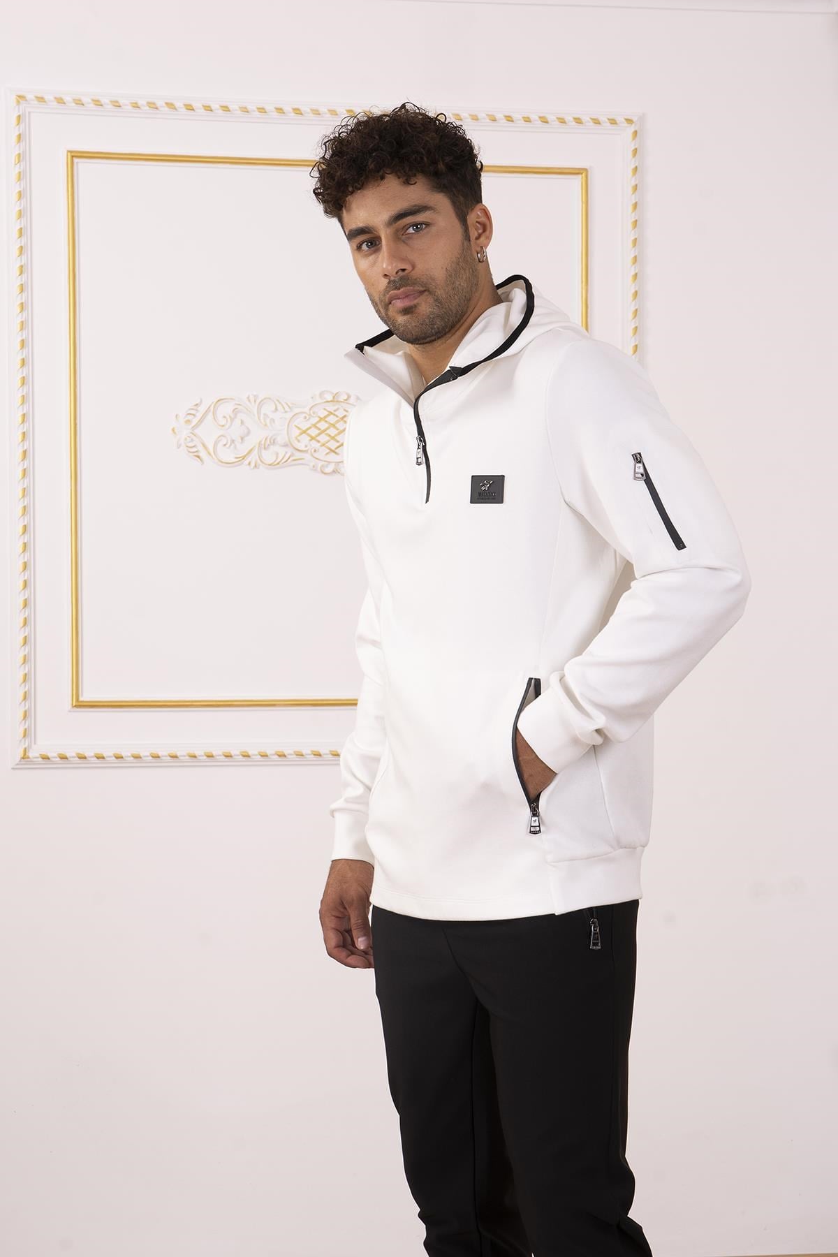 Beyaz Kapüşonlu Sweatshirt