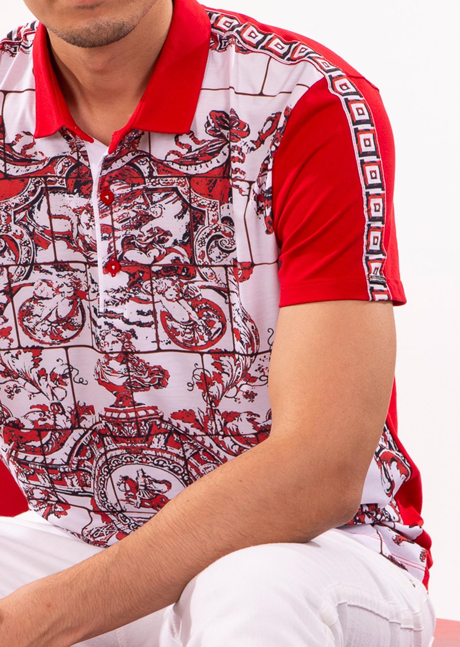 Beyaz Kırmızı Barok Desenli Polo Yaka T-Shirt