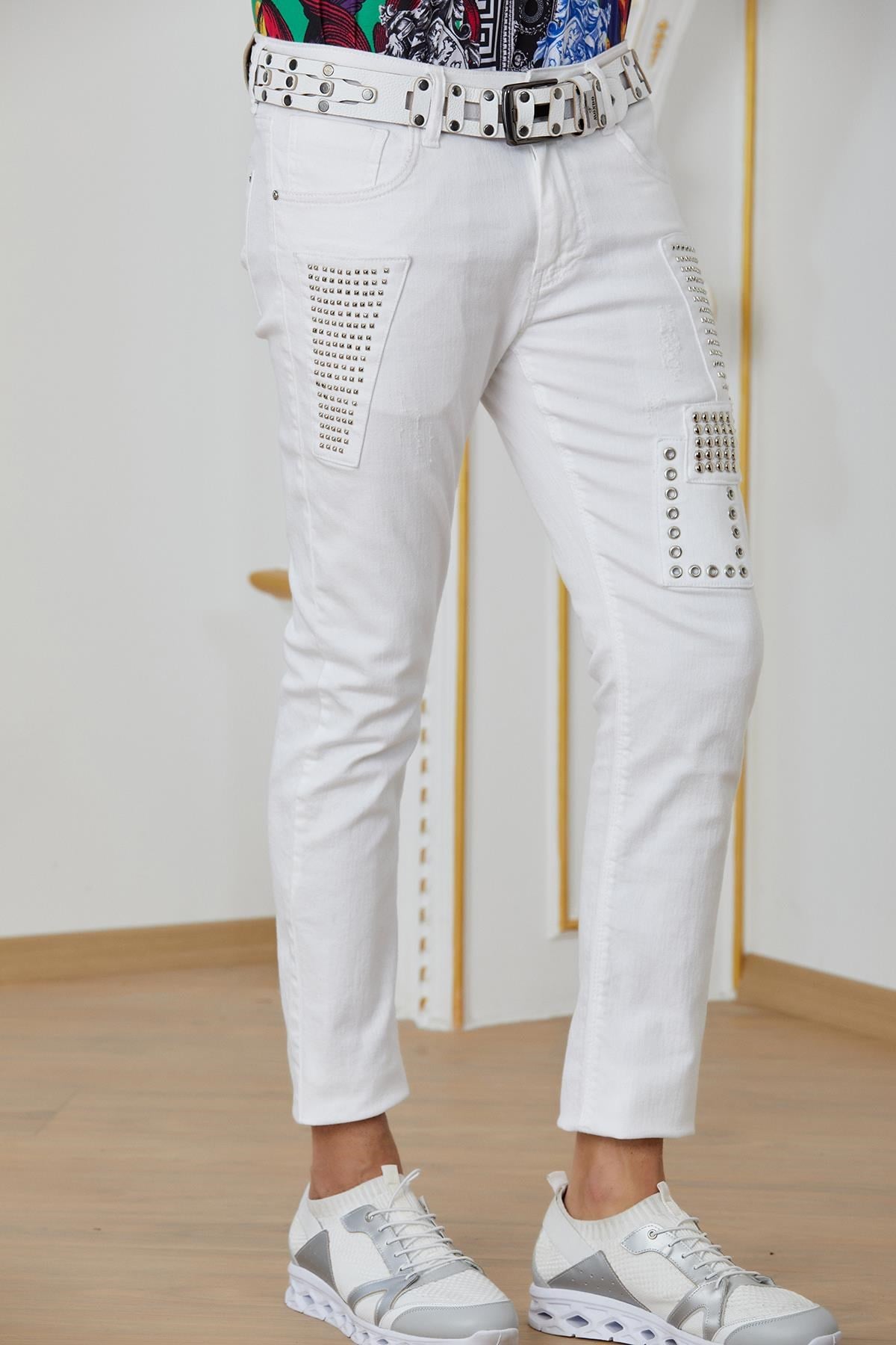 Beyaz Metal Çakmalı Taşlamalı Jean Pantolon