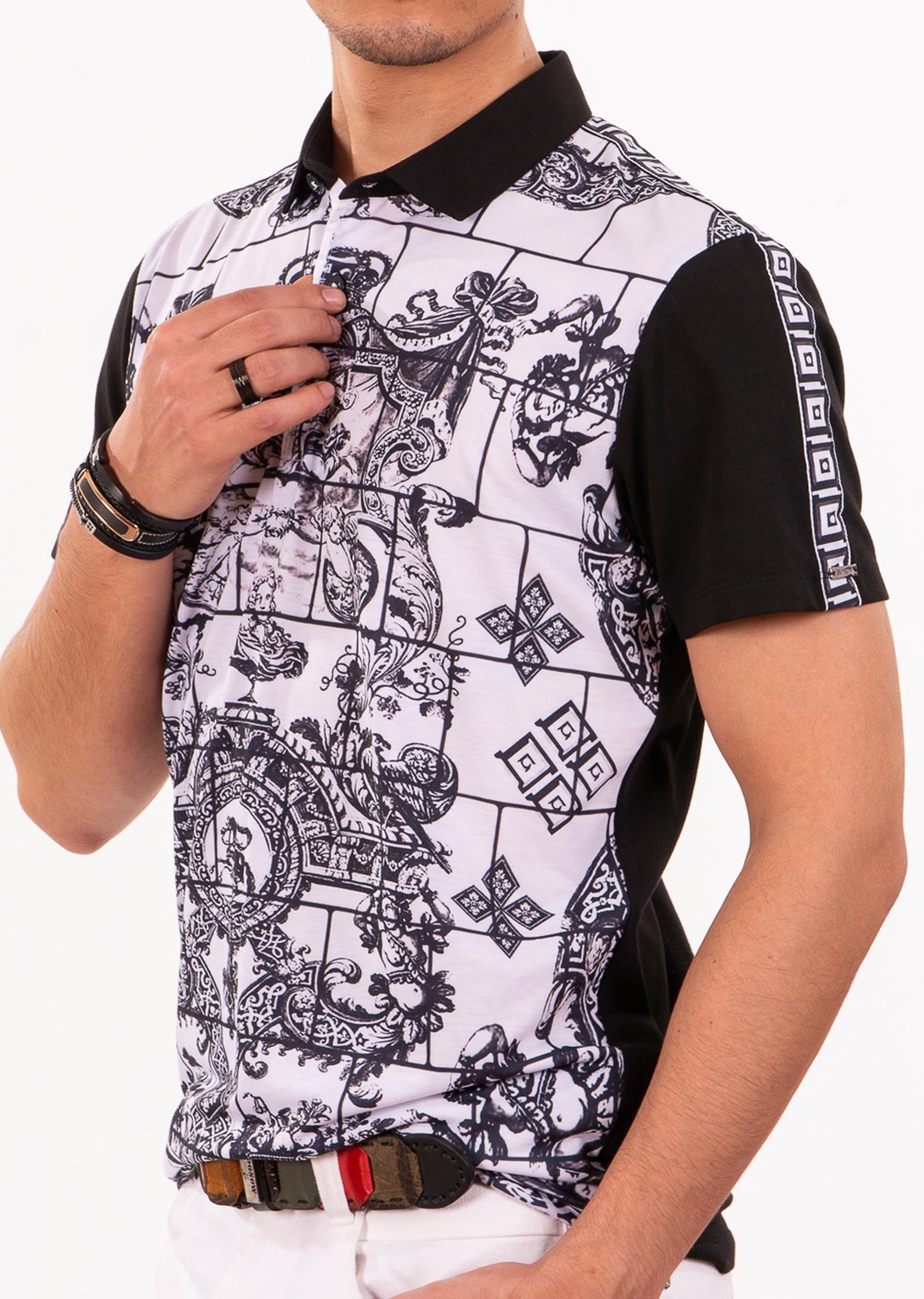 Beyaz Siyah Barok Desenli Polo Yaka T-Shirt