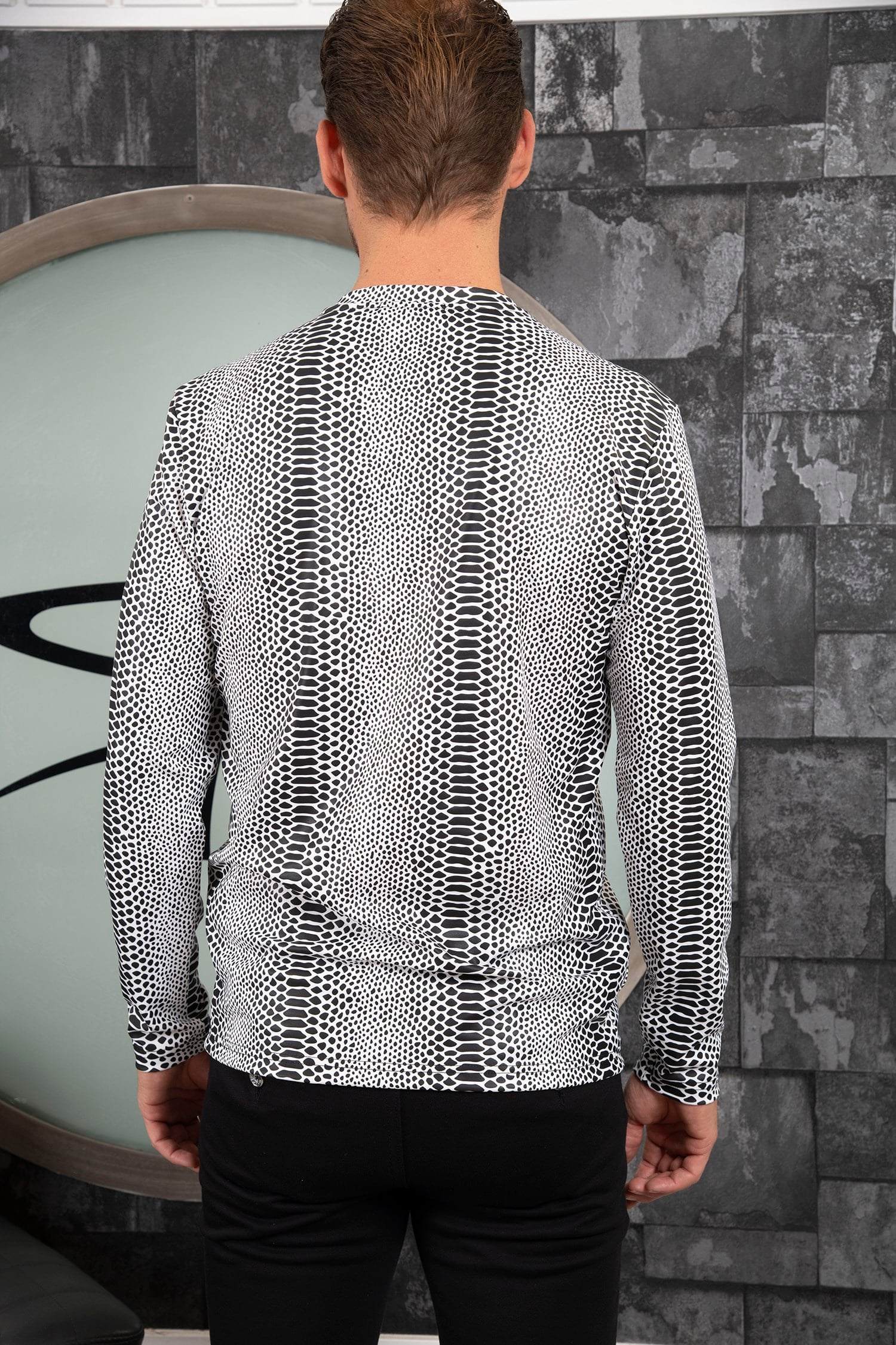 Beyaz Siyah Süet Baskı Detaylı Sweatshirt