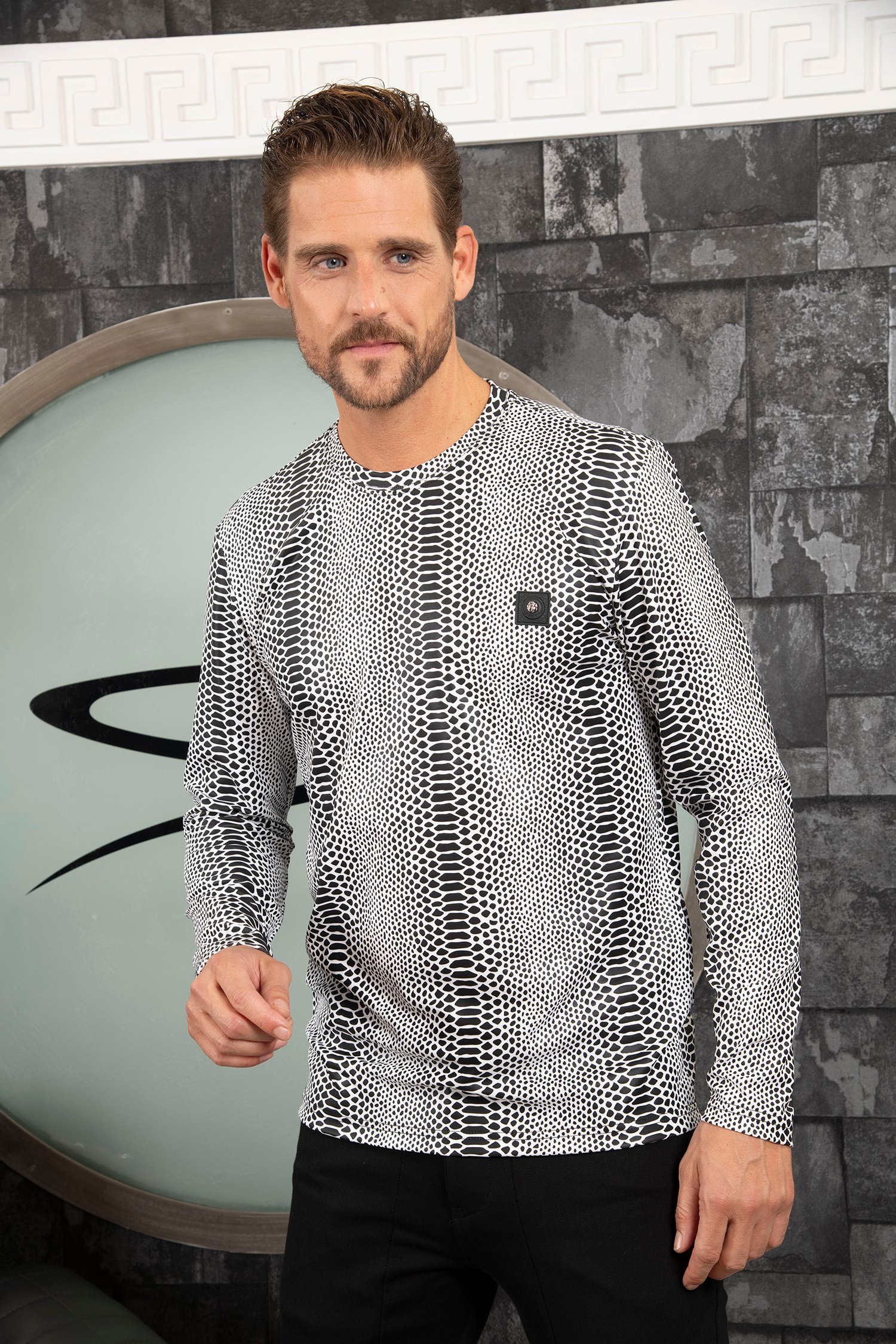 Beyaz Siyah Süet Baskı Detaylı Sweatshirt