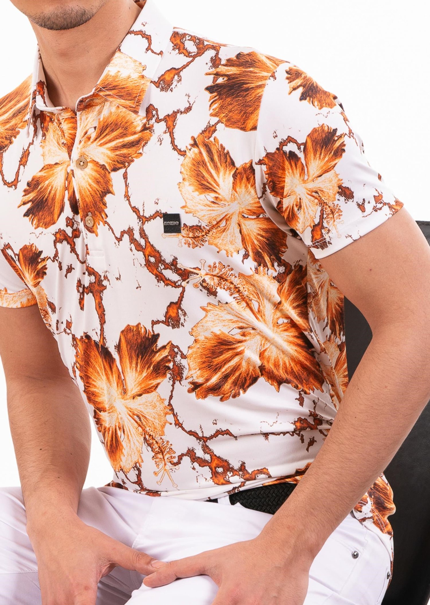 Beyaz Turuncu Çiçek Desenli Polo Yaka T-Shirt