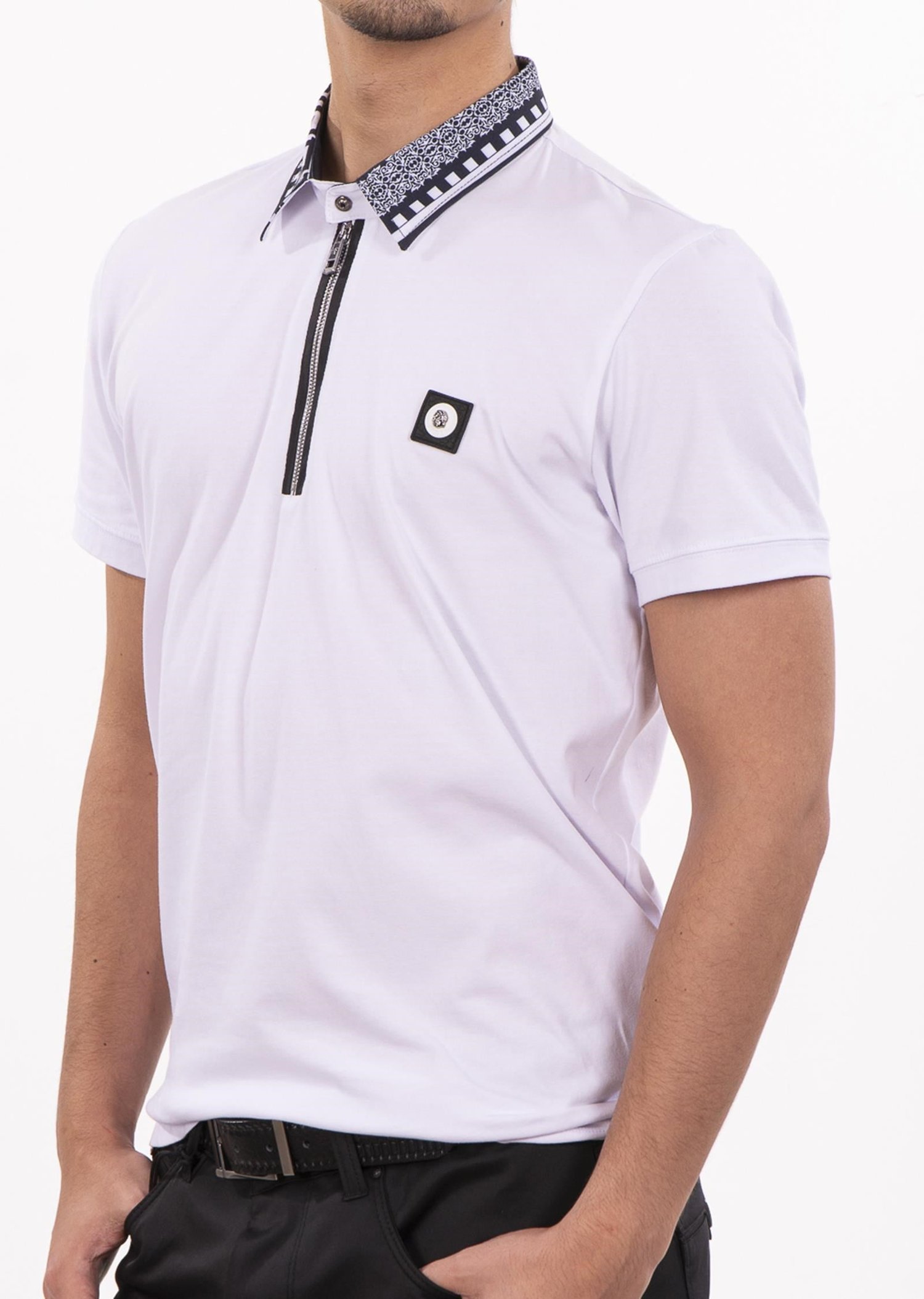 Beyaz Yakası Desenli Polo Yaka T-Shirt