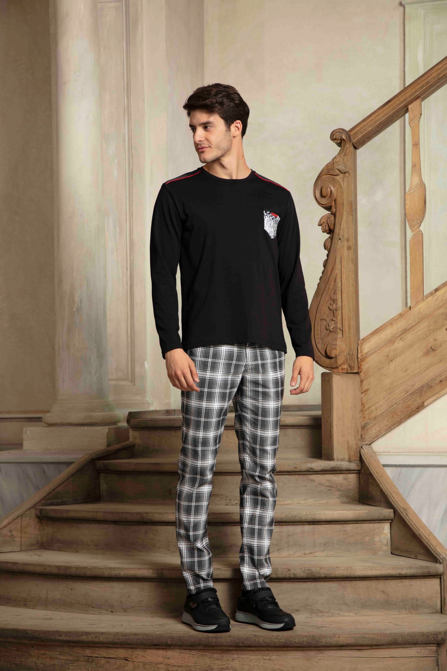 Cebi Kaplan Desenli Omuzları Aplikeli Bisiklet Yaka Siyah Sweatshirt