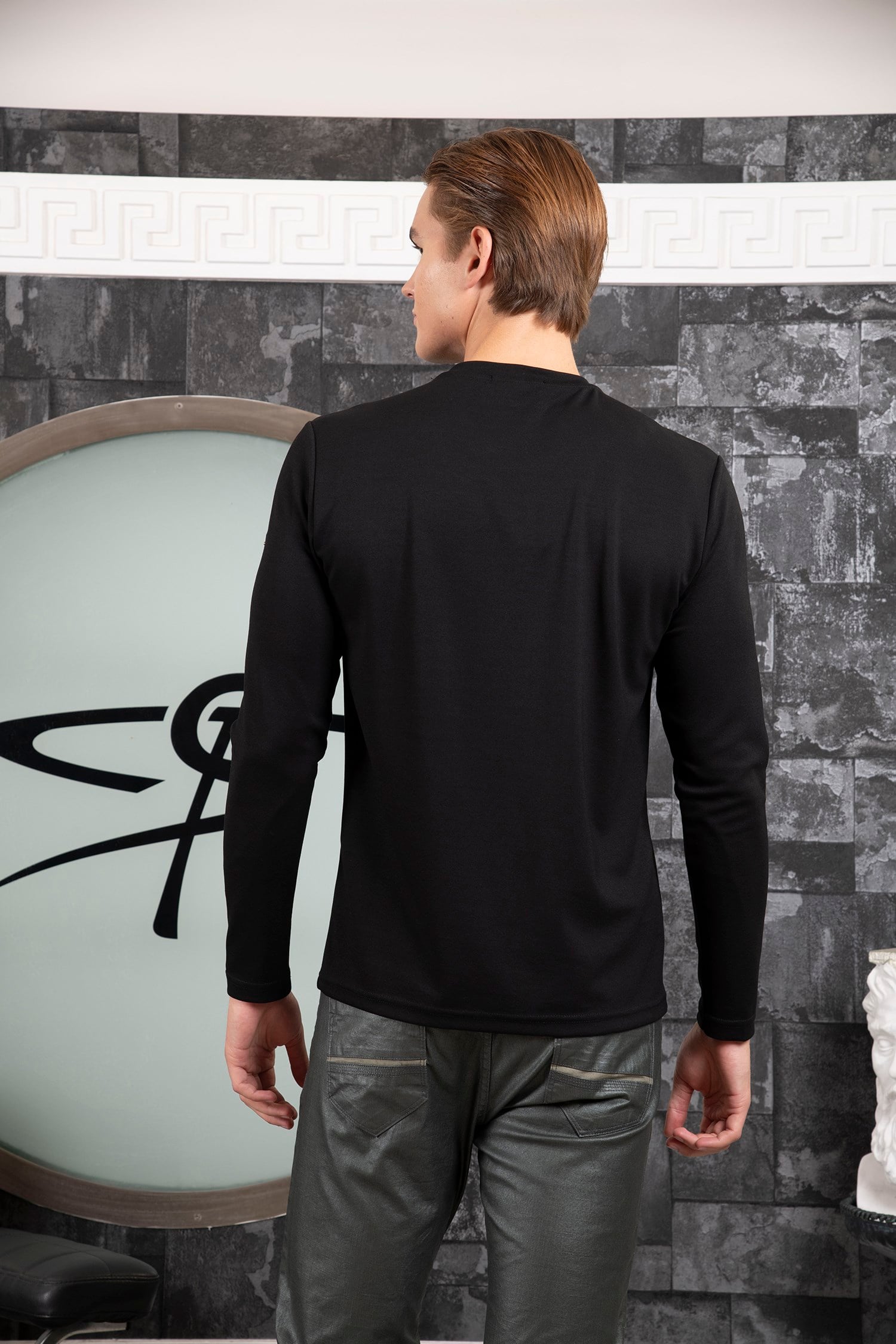 Deri Detaylı Siyah Sweatshirt