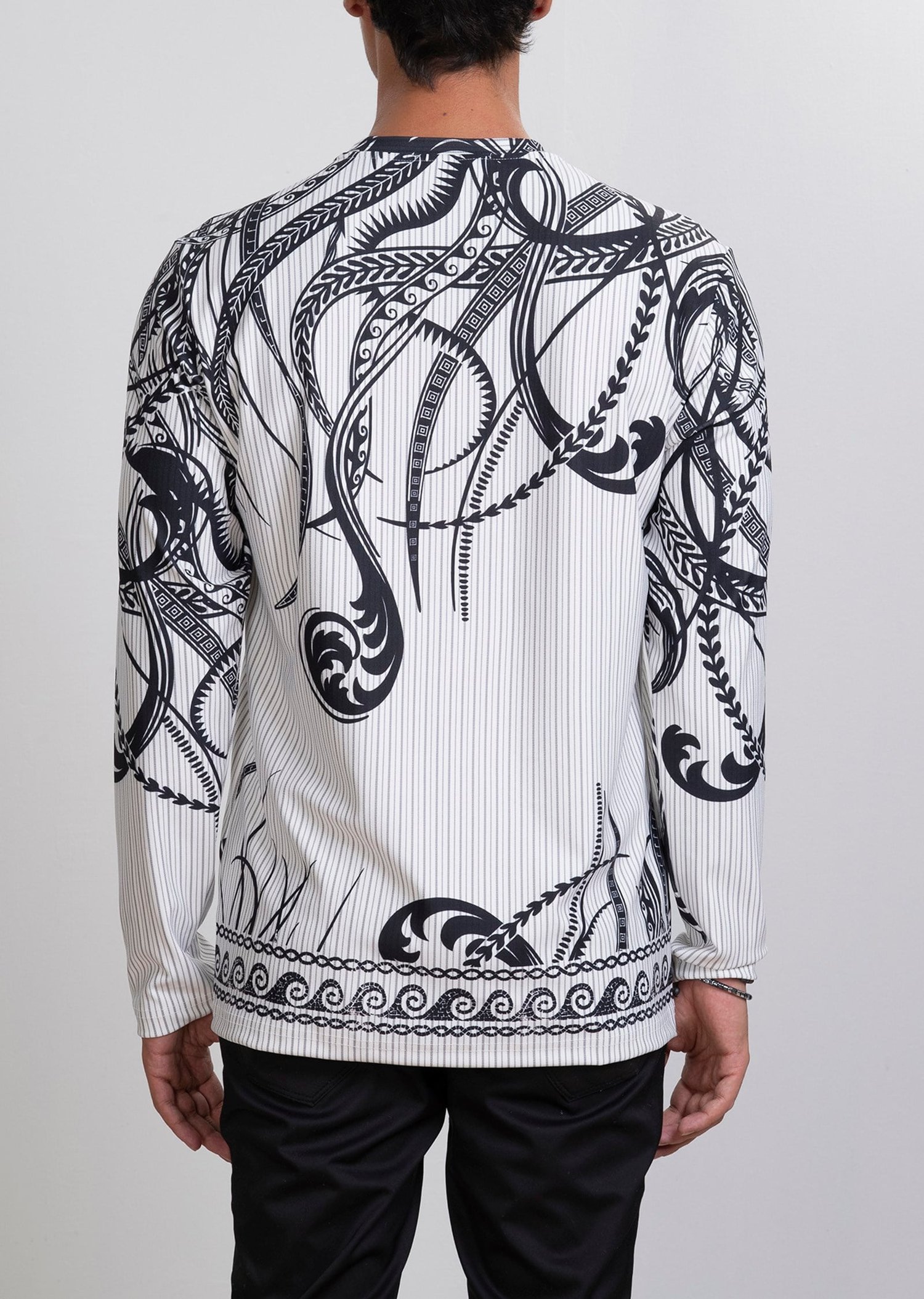 Desenli Beyaz-Siyah Sweatshirt