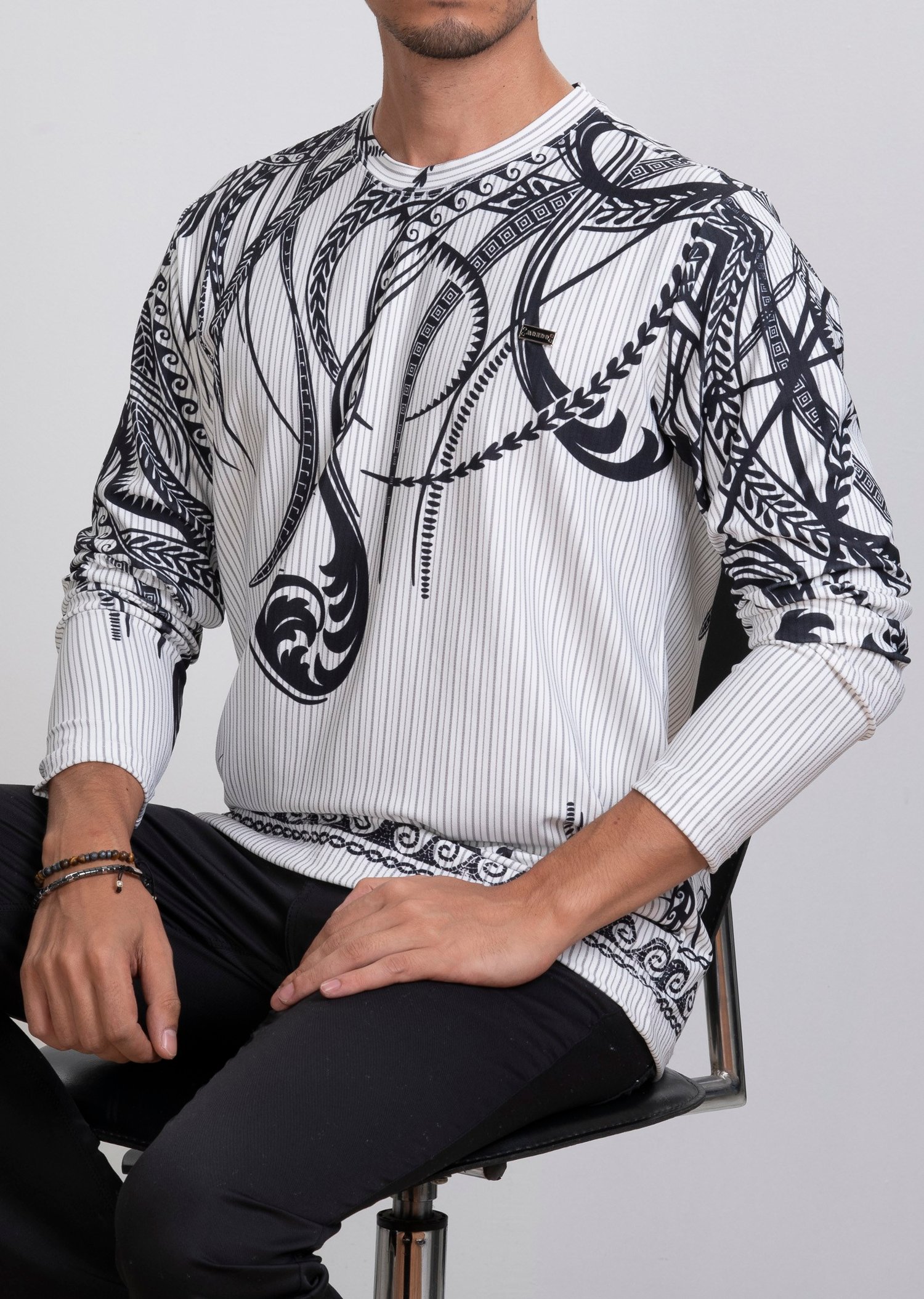 Desenli Beyaz-Siyah Sweatshirt