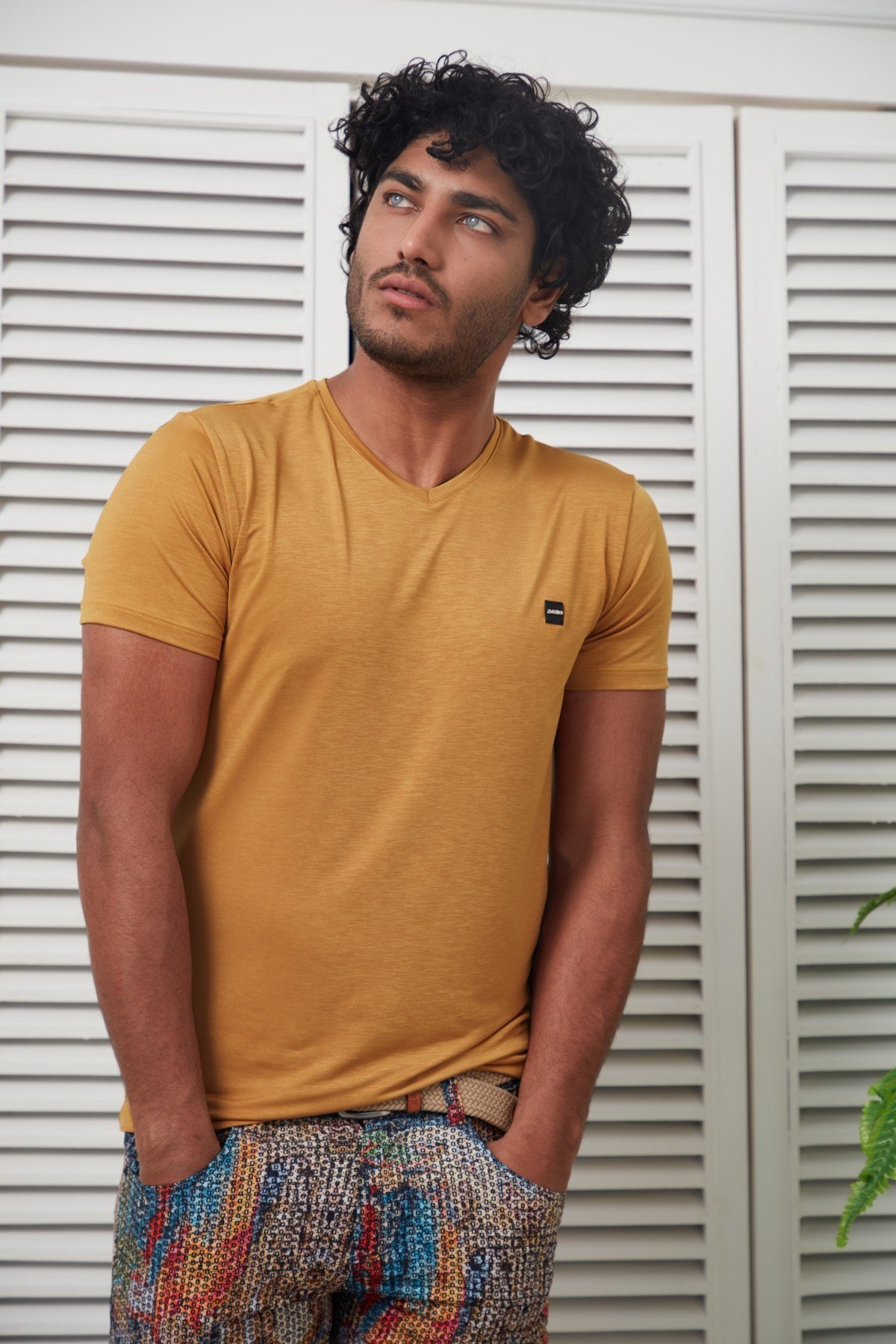 Flamlı V Yaka Parlak Hardal T-Shirt
