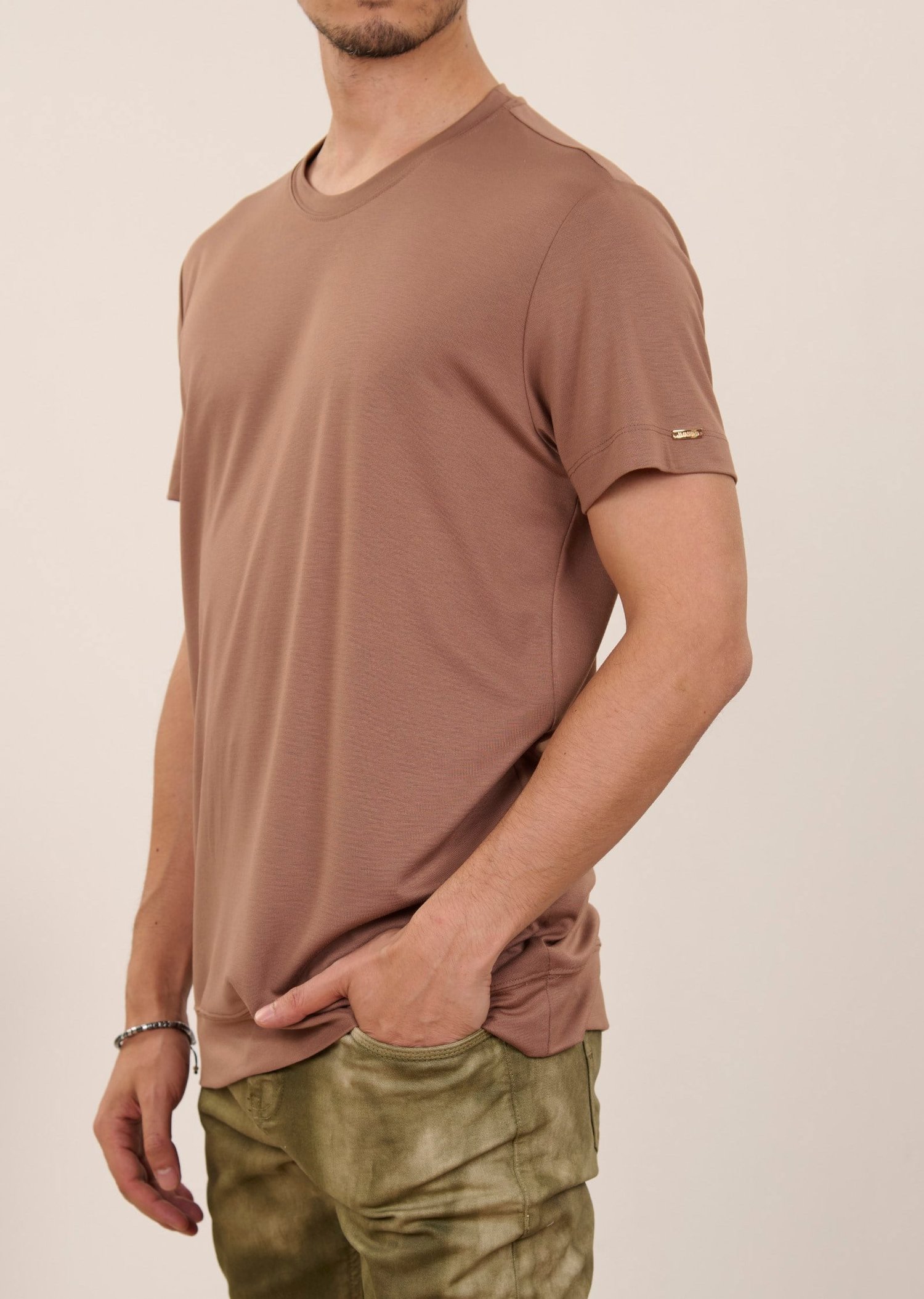 Kahve İnterlok Metal Logo Detaylı Bisiklet Yaka T-Shirt