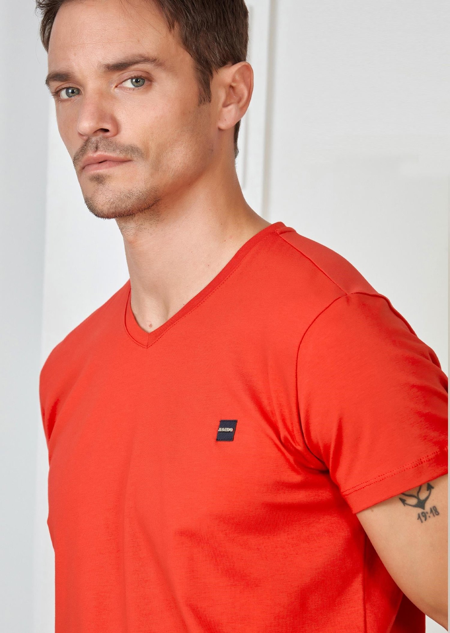 Kırmızı Basic V Yaka T-Shirt
