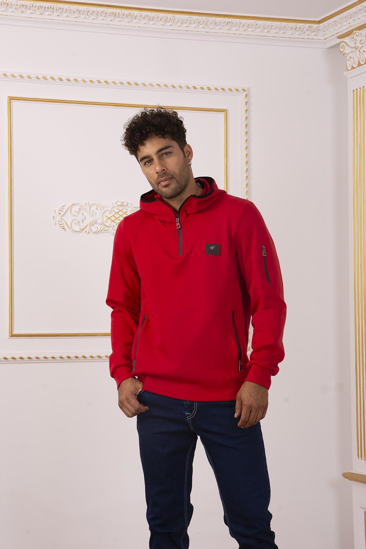 Kırmızı Kapüşonlu Sweatshirt