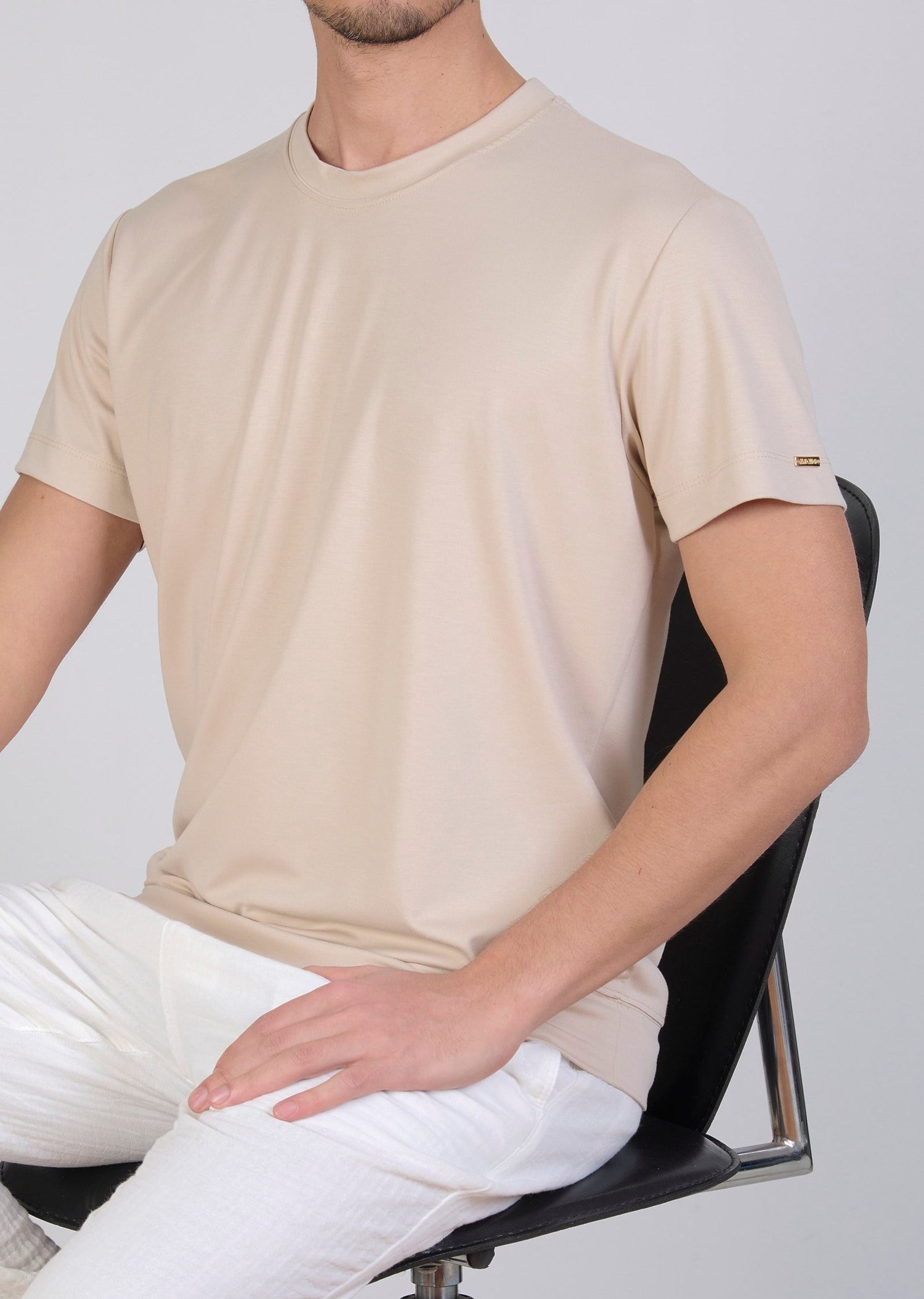 Krem Metal İnterlok Logo Detaylı Bisiklet Yaka T-Shirt