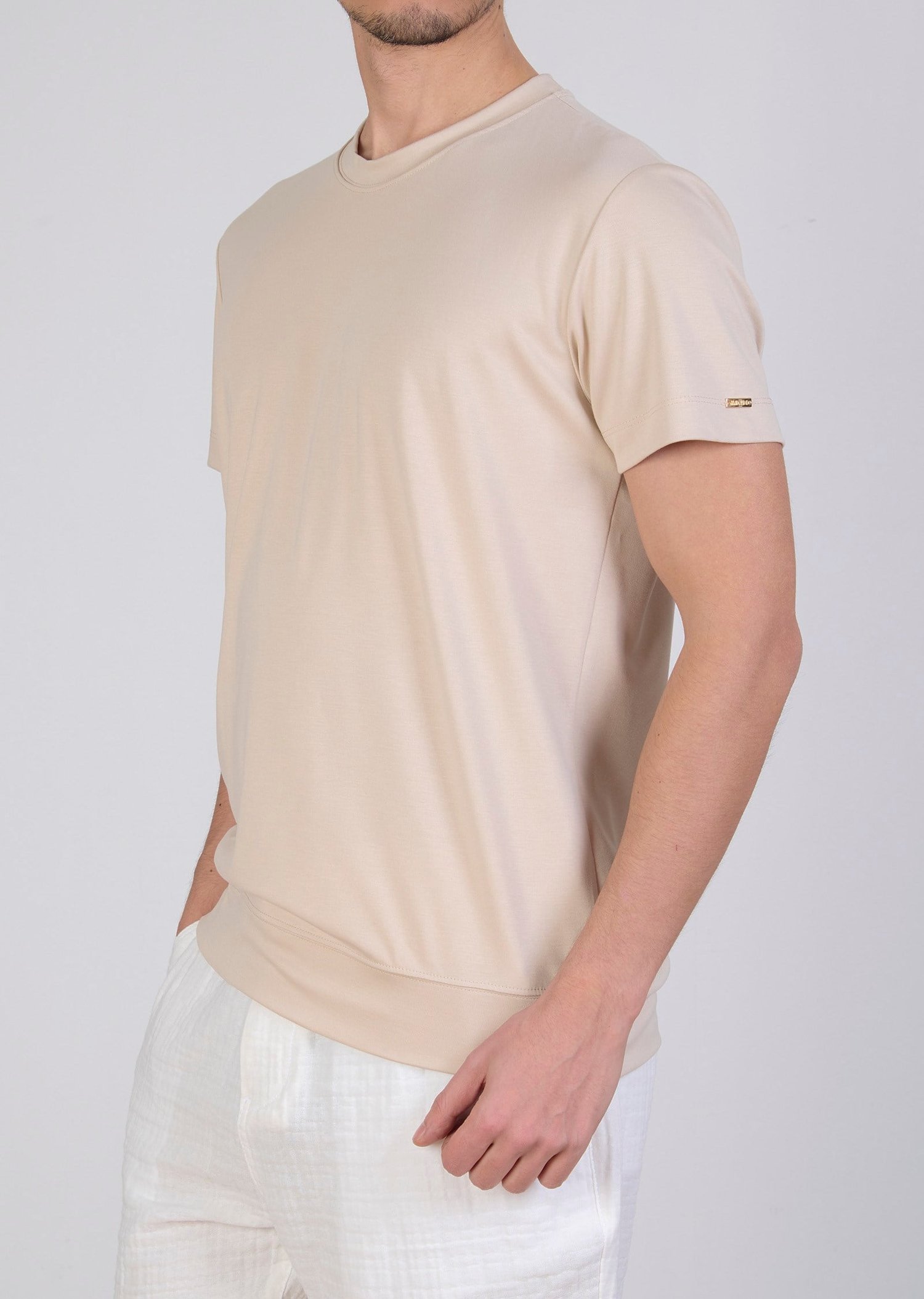 Krem Metal İnterlok Logo Detaylı Bisiklet Yaka T-Shirt