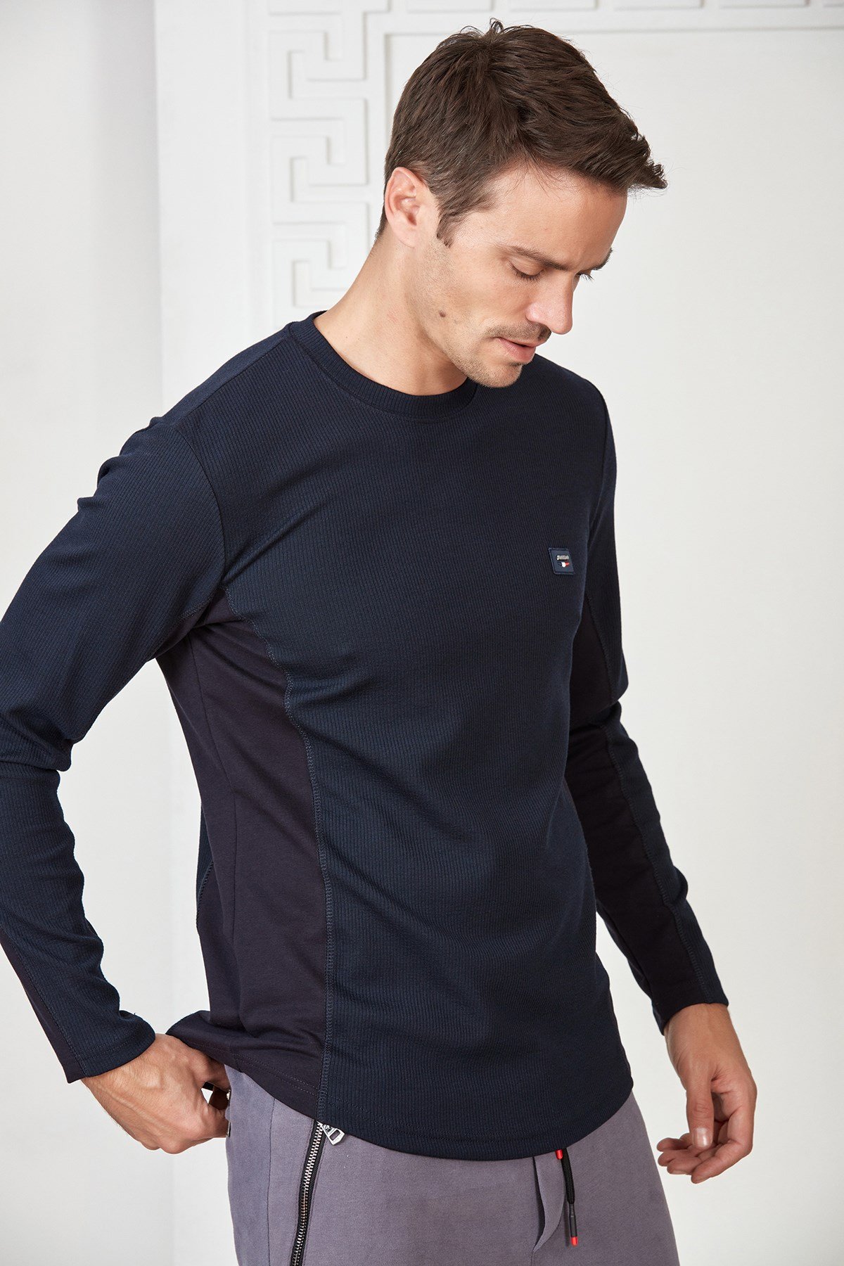 Lacivert Kol ve Yan Garnili Sweatshirt