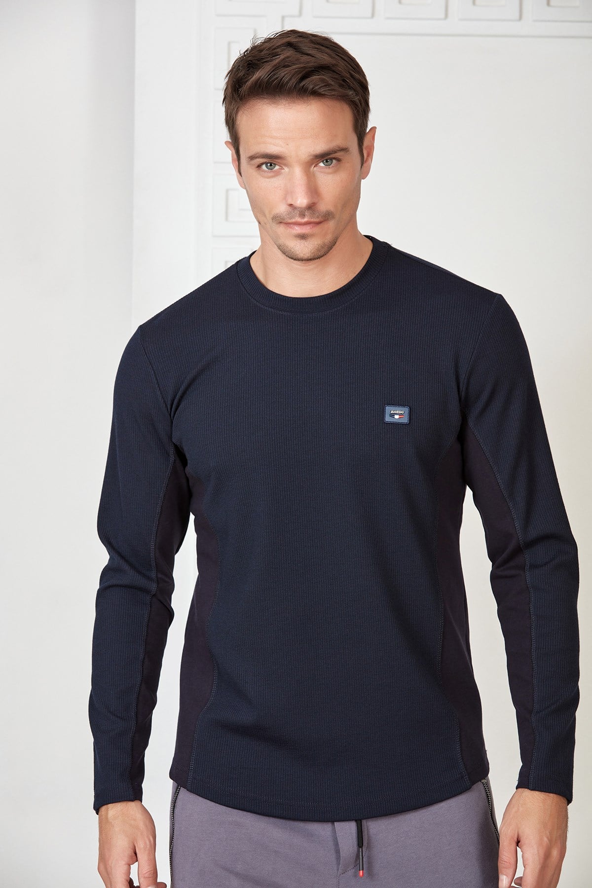 Lacivert Kol ve Yan Garnili Sweatshirt