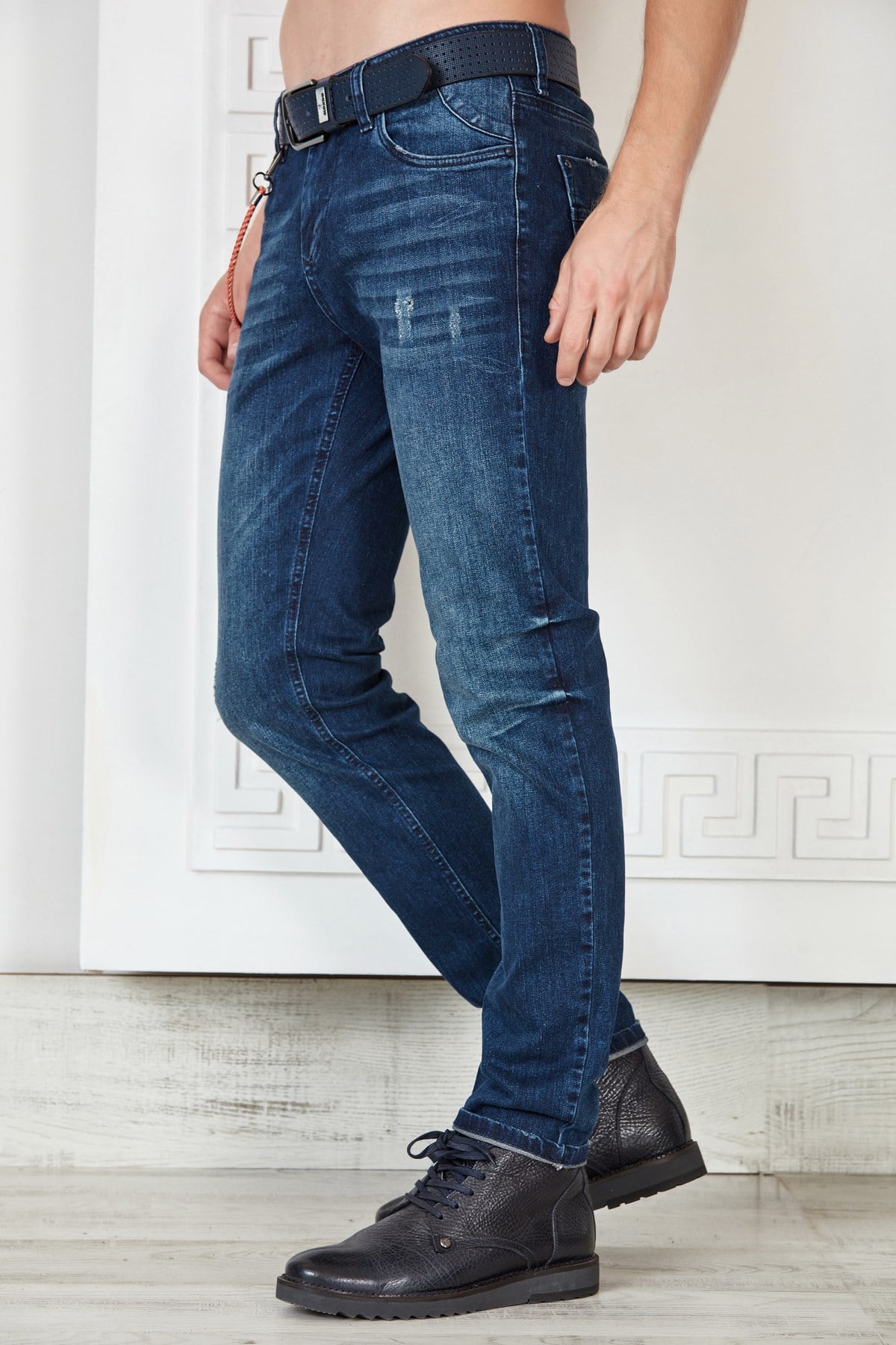 Lacivert Yıpratmalı Slim Fit Jean