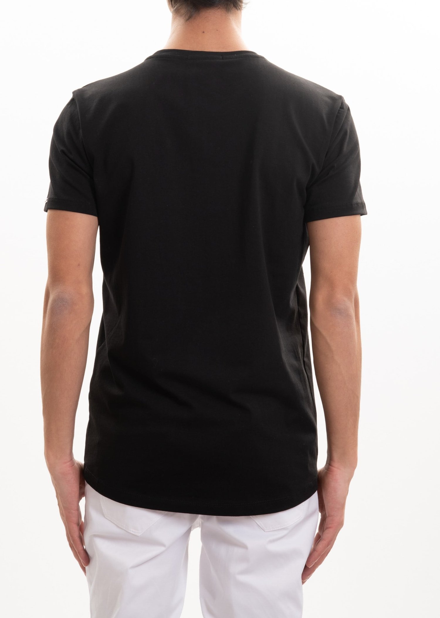 Metal Detaylı V Yaka T-Shirt