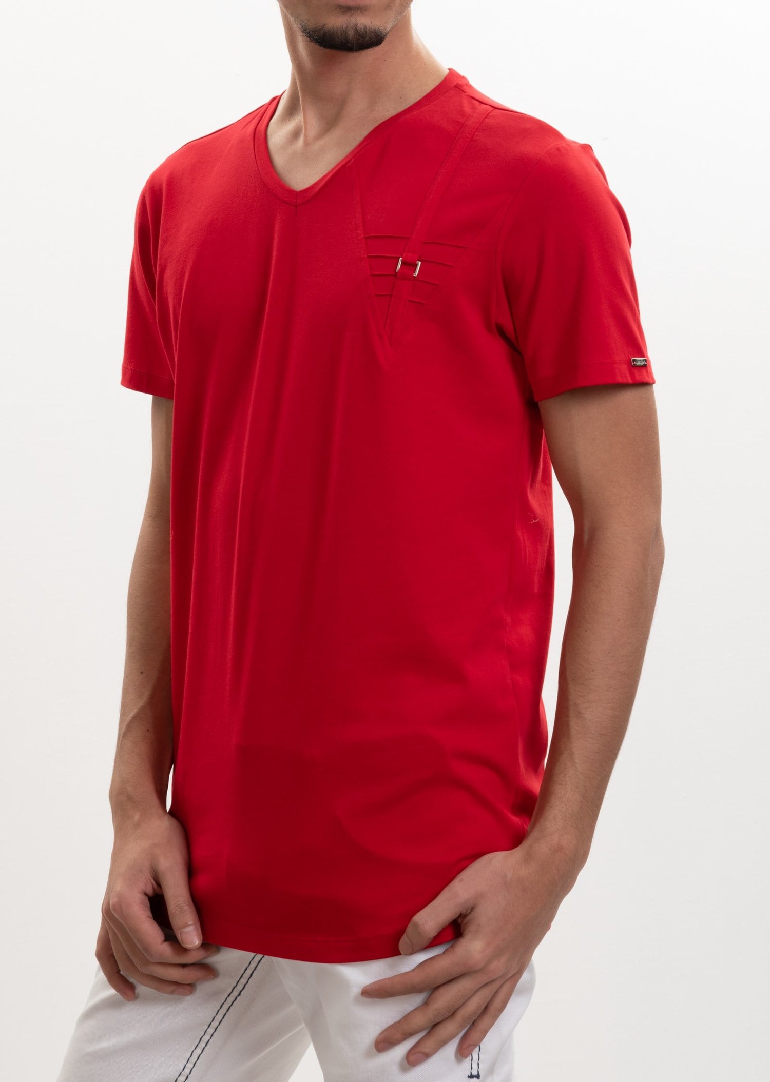 Metal Detaylı V Yaka T-Shirt