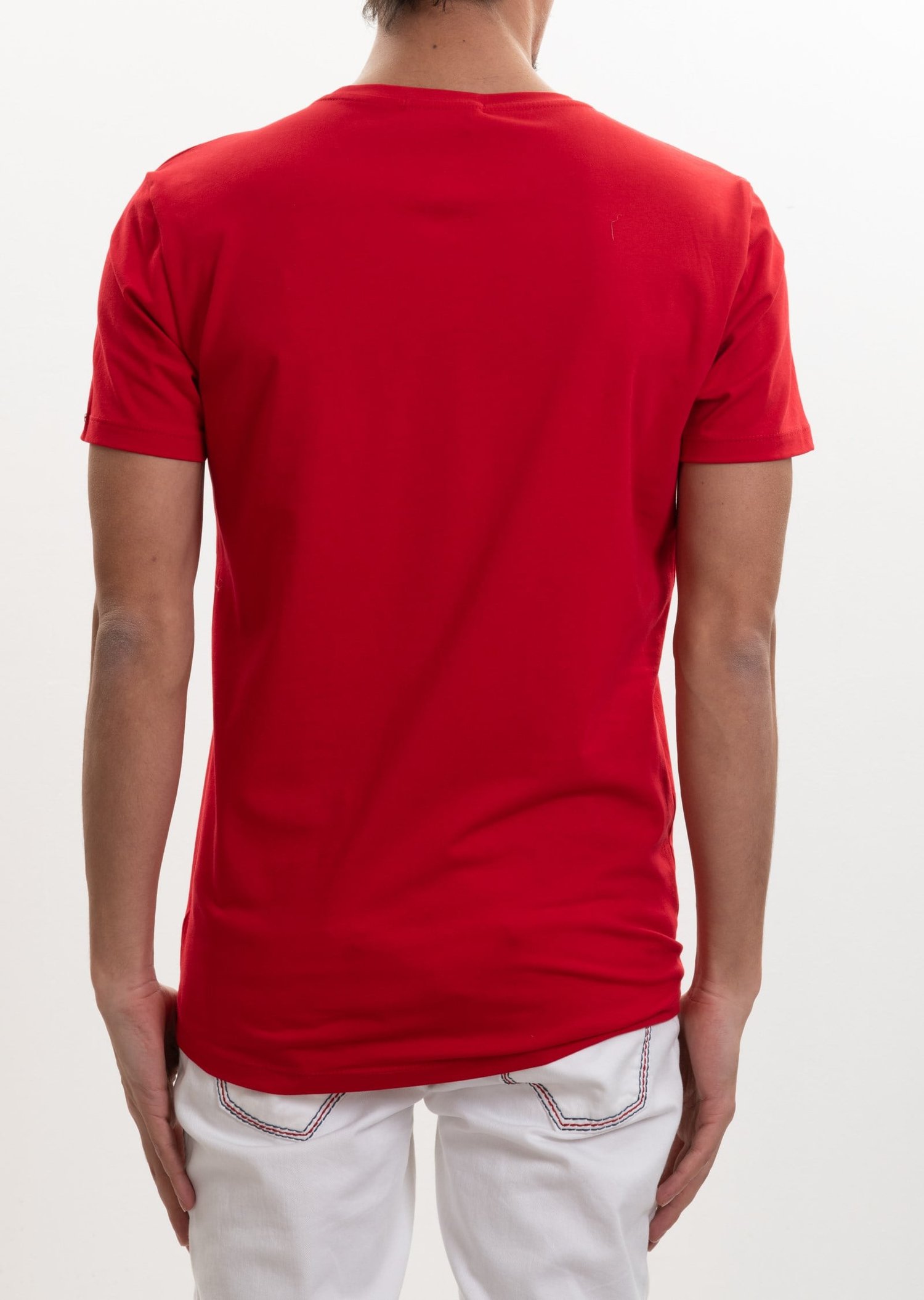 Metal Detaylı V Yaka T-Shirt