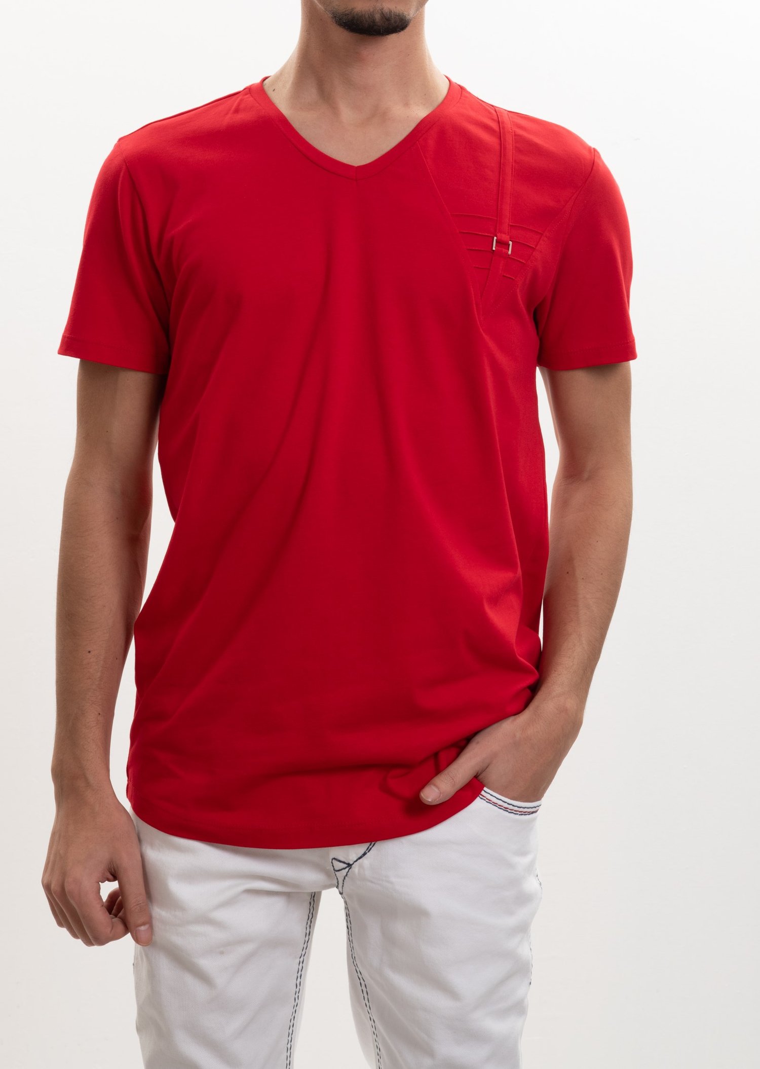 Metal Detaylı V Yaka T-Shirt