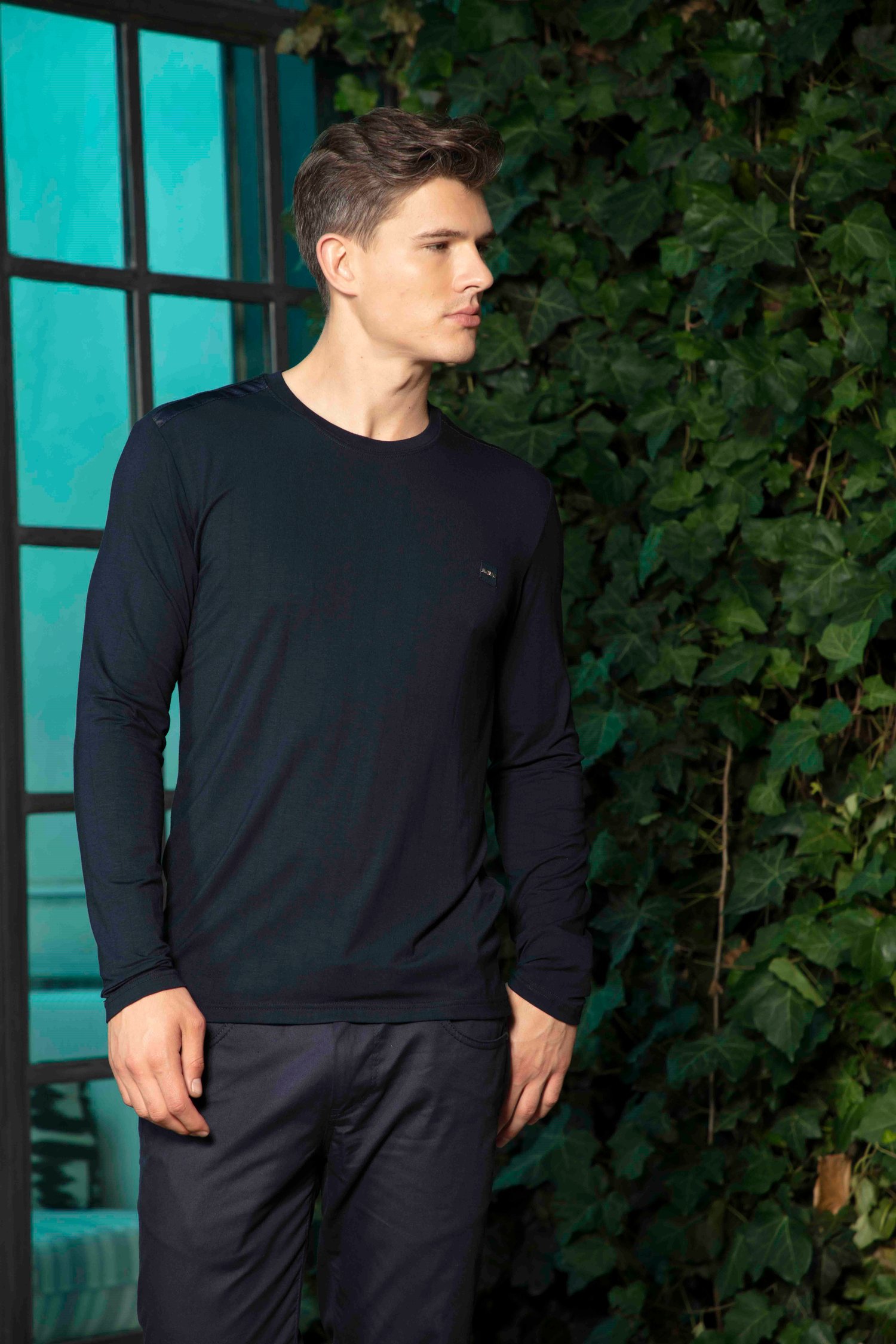 Omuzları Aplikeli Çizgili Bisiklet Yaka Siyah Sweatshirt