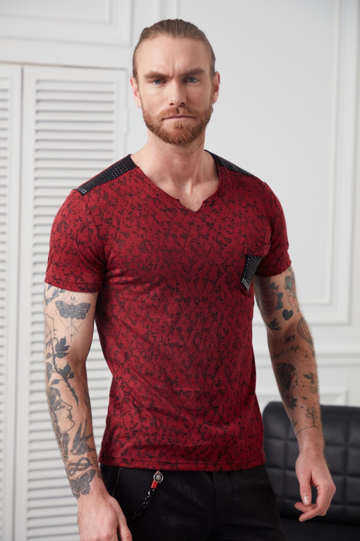 Omzu Ve Cebi Taşlı Yakma Kumaş Lacivert T-Shirt