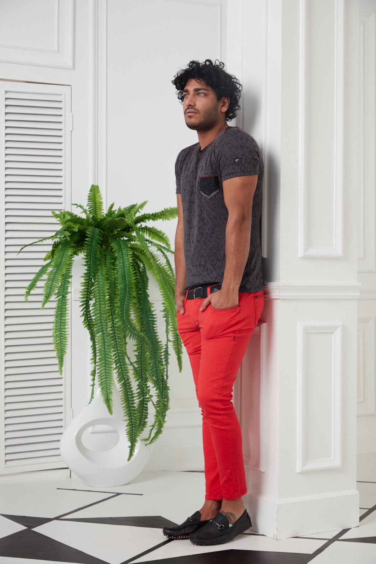 Omzu Ve Cebi Taşlı Yakma Kumaş Lacivert T-Shirt