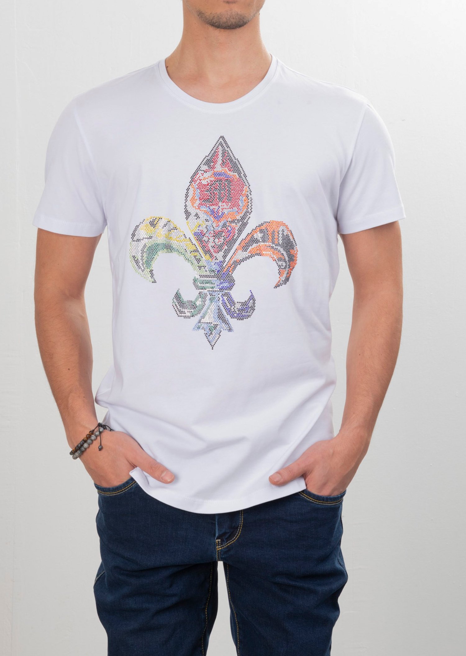 Pullu Beyaz Oval Yaka T-Shirt