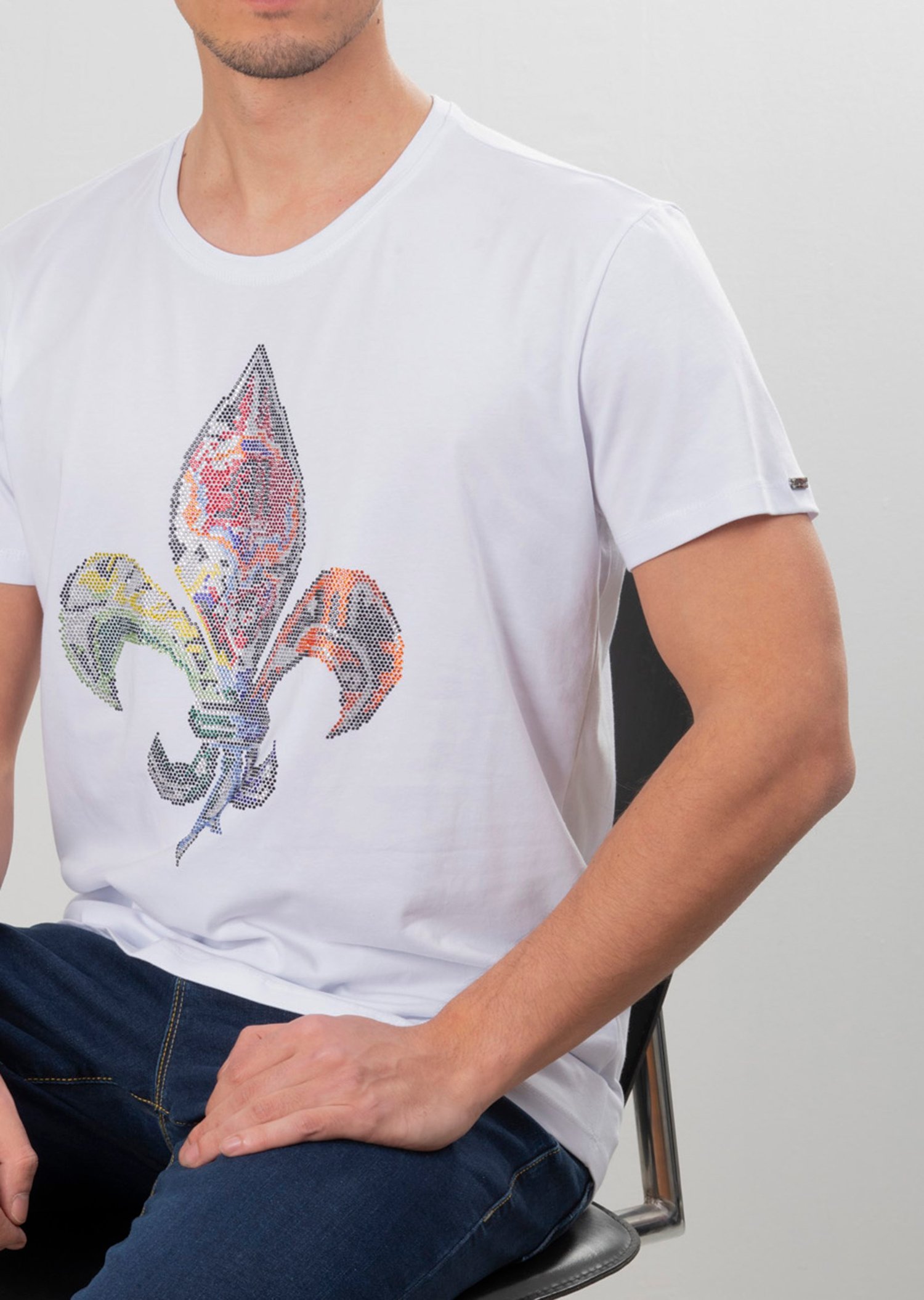 Pullu Beyaz Oval Yaka T-Shirt