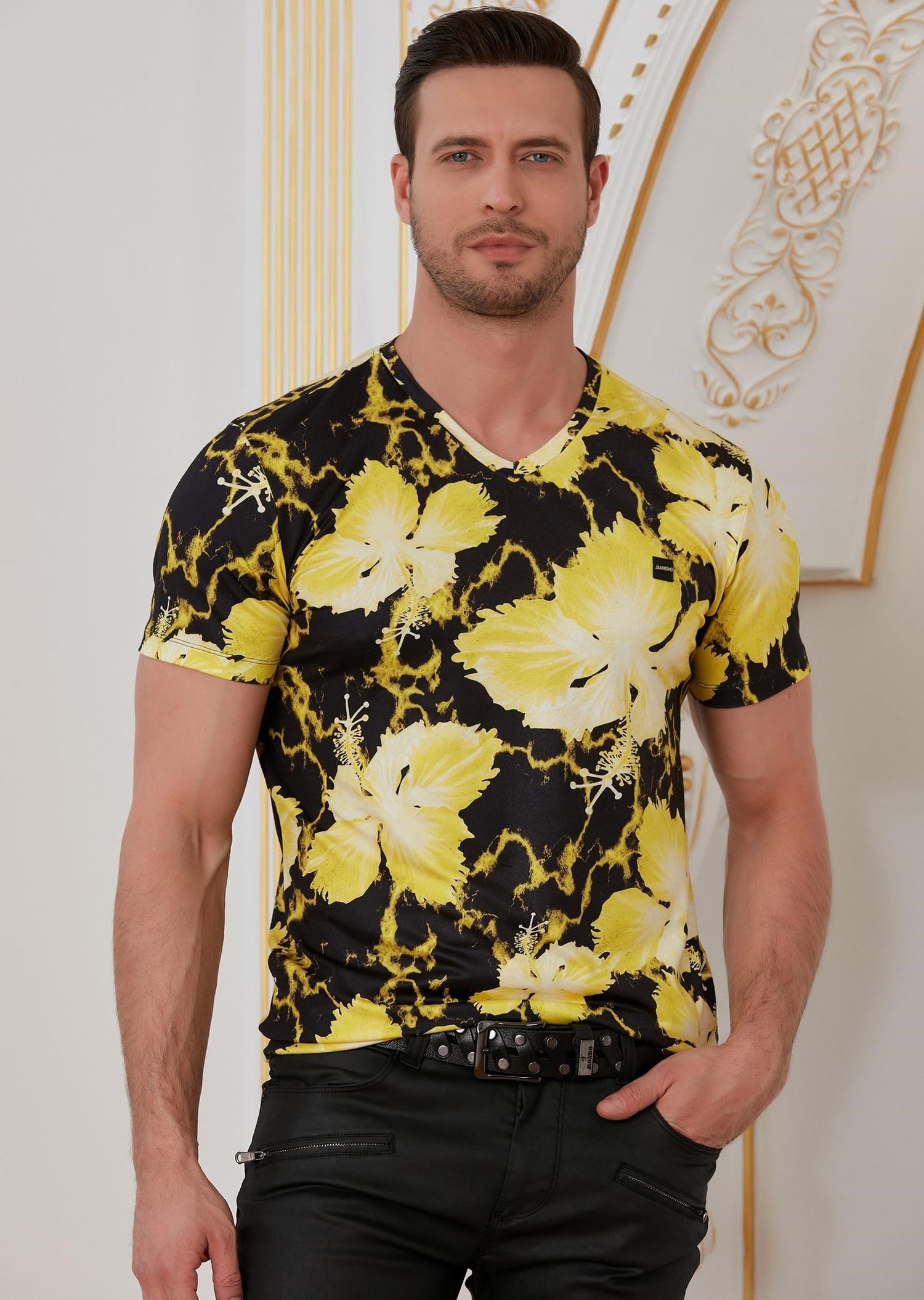 Sarı Çiçek Desenli V Yaka T-Shirt